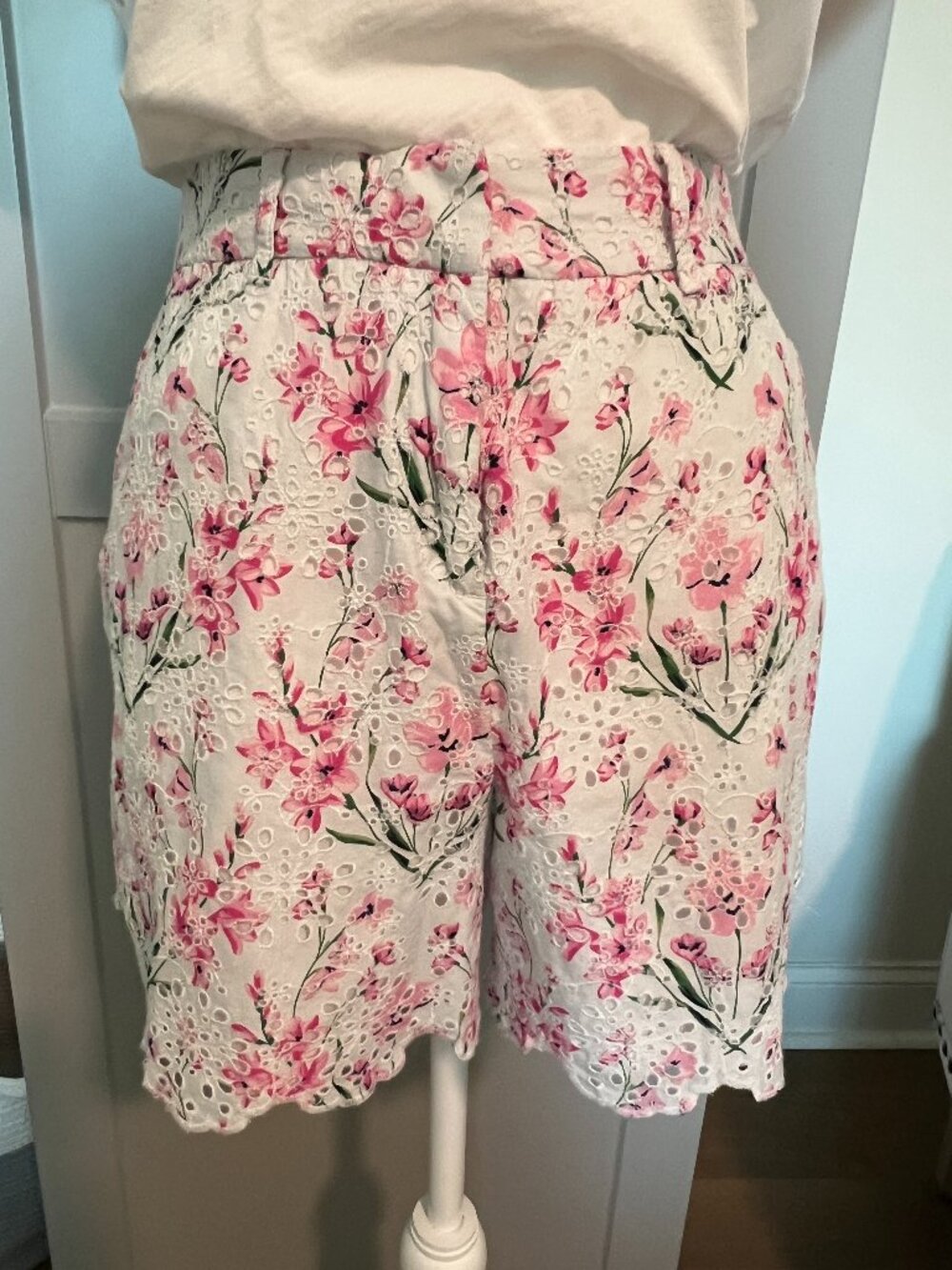 Crown & Ivy Pink Floral Shorts Size 8